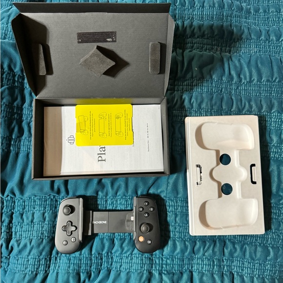 Backbone One Mobile Gaming Controller for iPhone - Black (Lightning) - Picture 3 of 3